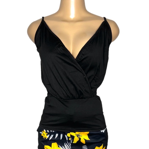 NWT 2 Pieces Black and Yellow Women Set Size L Stretchy Short with belt Wrap Top - Picture 4 of 7
